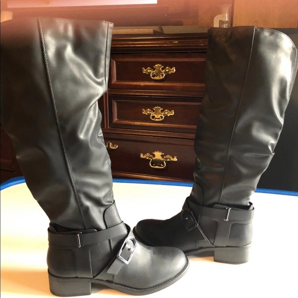 Boots - Picture 3 of 7